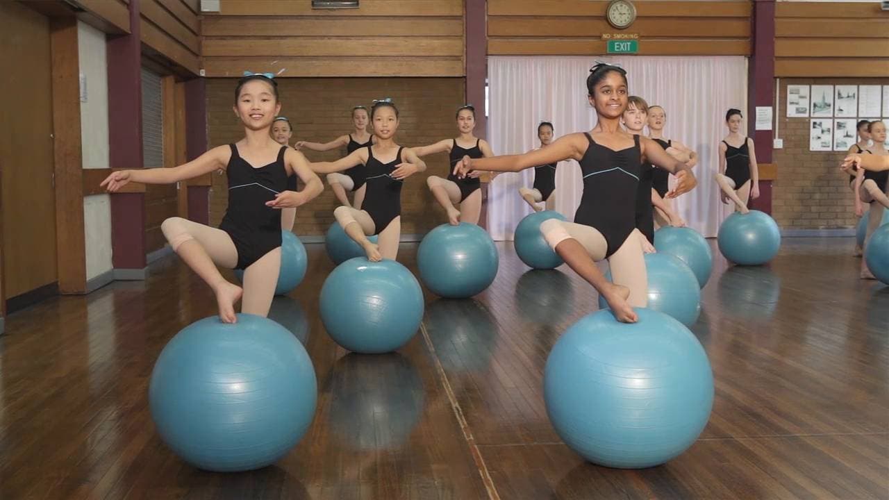 Attitude Devant Line